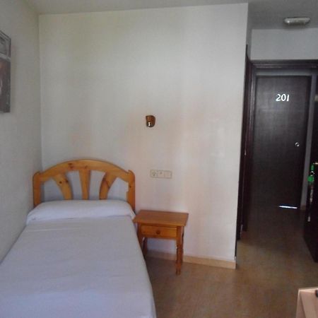 Hostal El Descanso มาดริด ภายนอก รูปภาพ