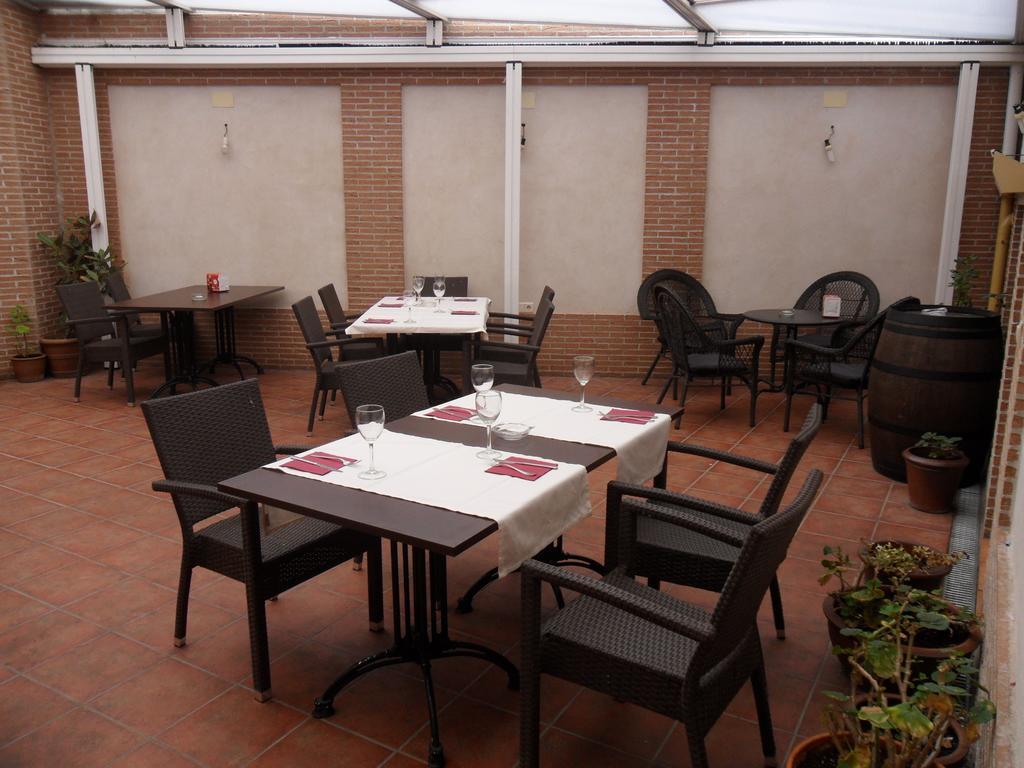 Hostal El Descanso มาดริด ภายนอก รูปภาพ
