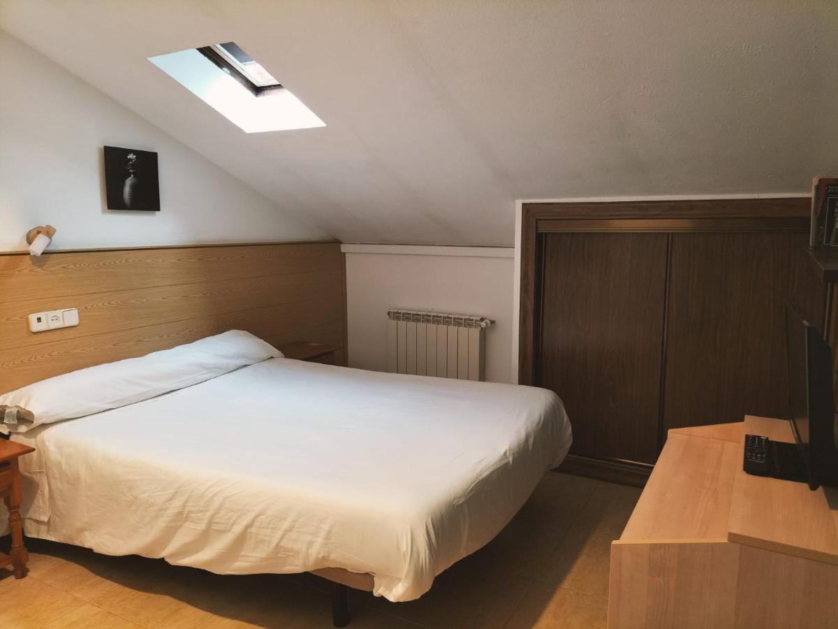 Hostal El Descanso มาดริด ภายนอก รูปภาพ