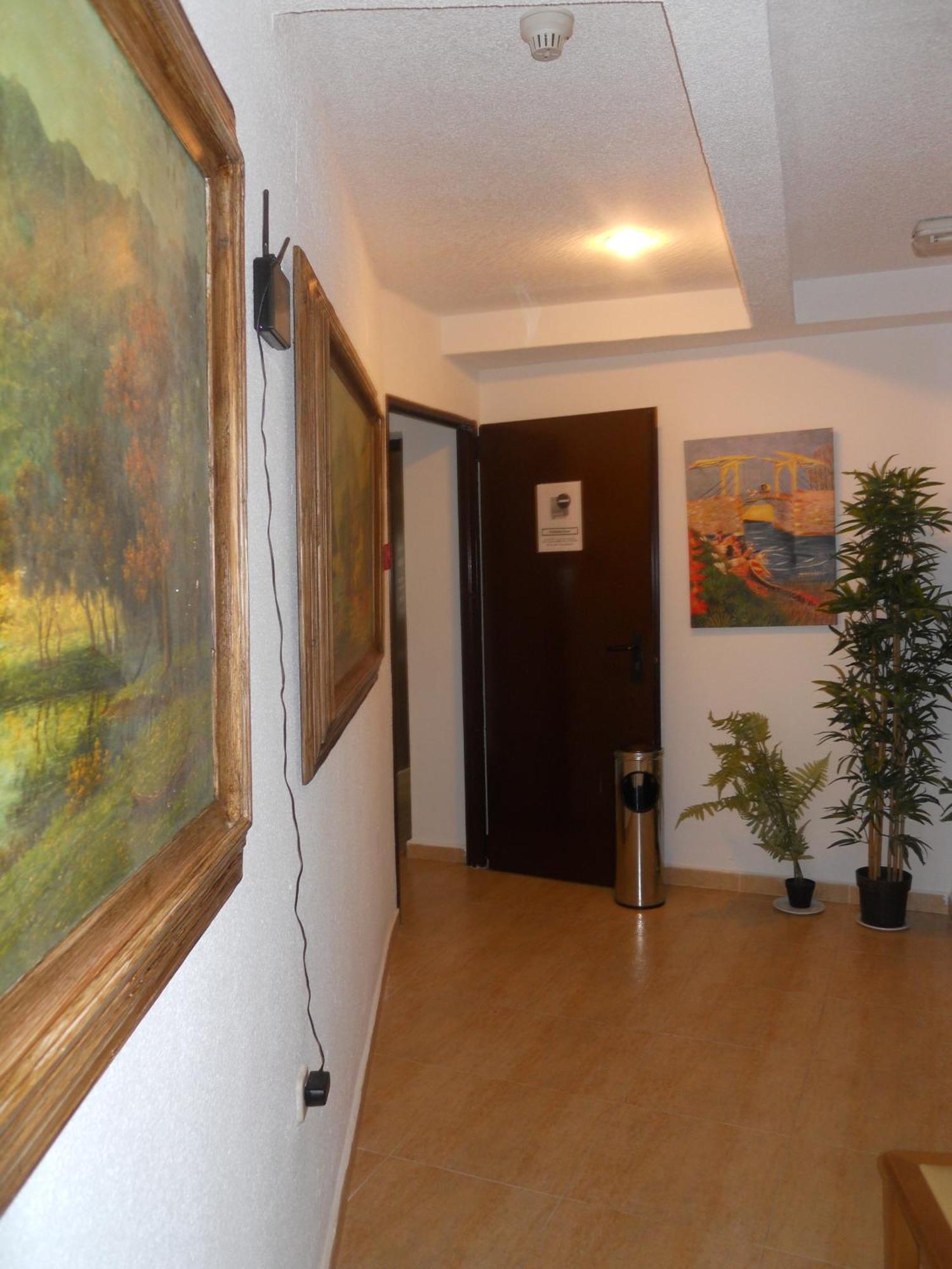 Hostal El Descanso มาดริด ภายนอก รูปภาพ