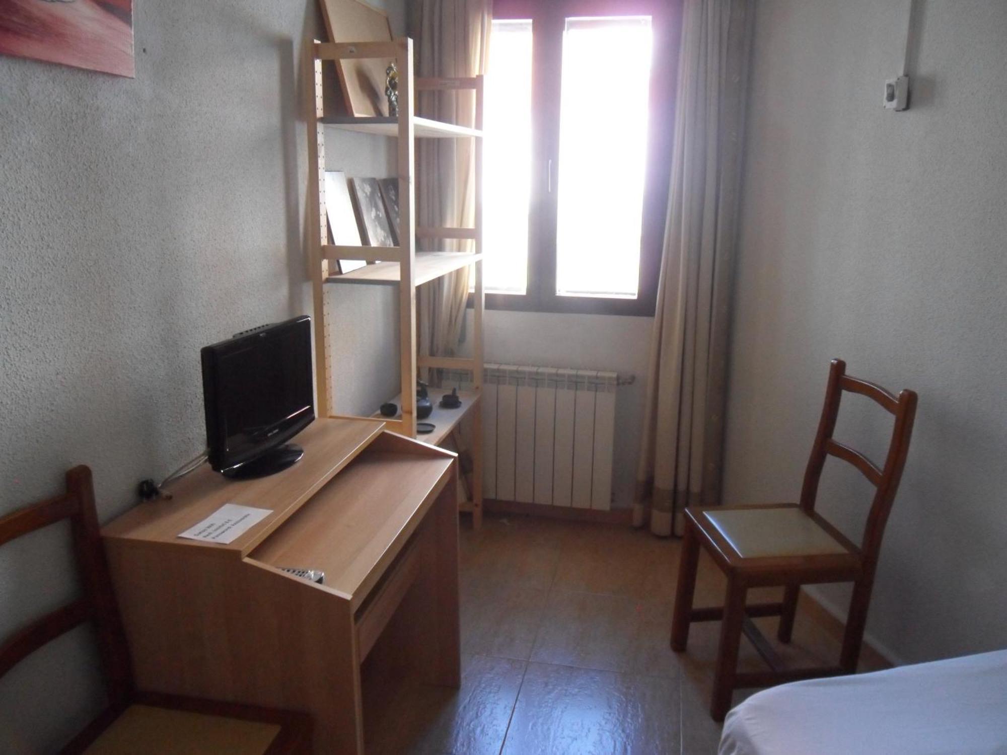 Hostal El Descanso มาดริด ภายนอก รูปภาพ