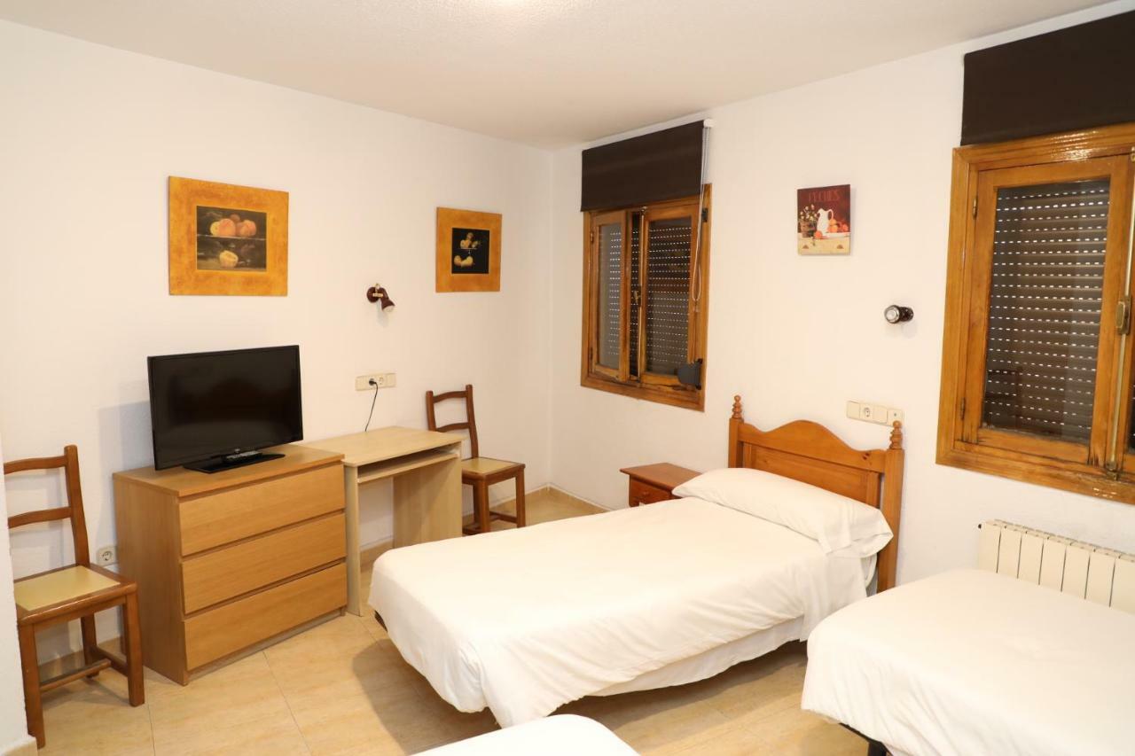 Hostal El Descanso มาดริด ภายนอก รูปภาพ
