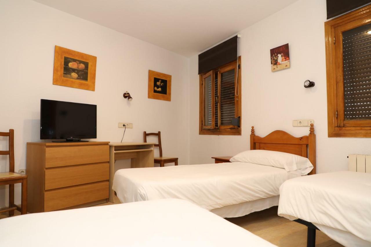 Hostal El Descanso มาดริด ภายนอก รูปภาพ