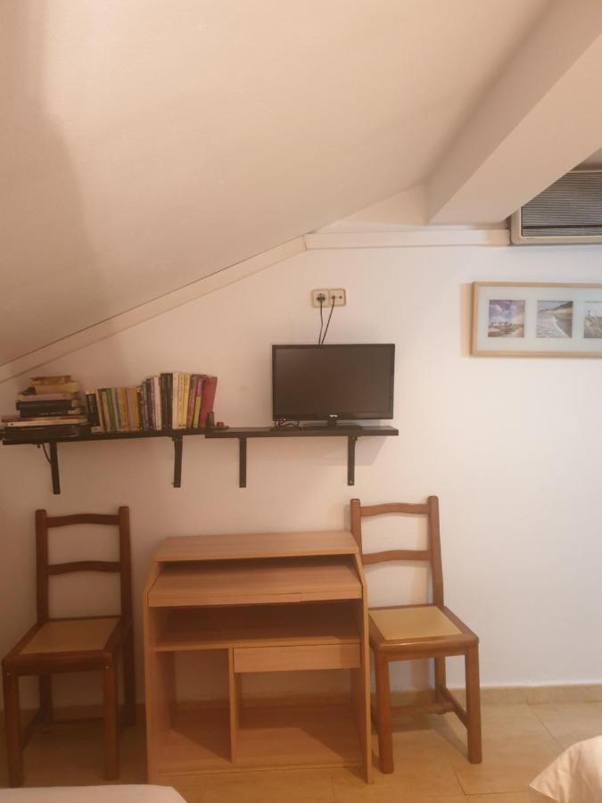 Hostal El Descanso มาดริด ภายนอก รูปภาพ