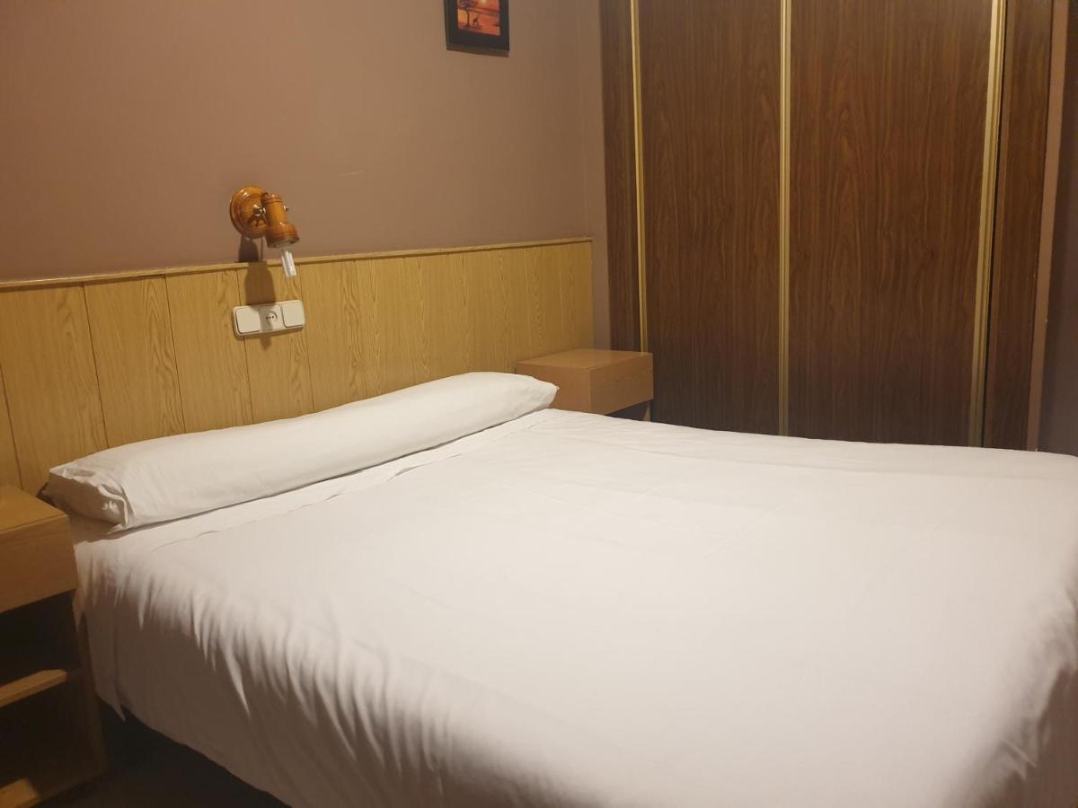 Hostal El Descanso มาดริด ภายนอก รูปภาพ