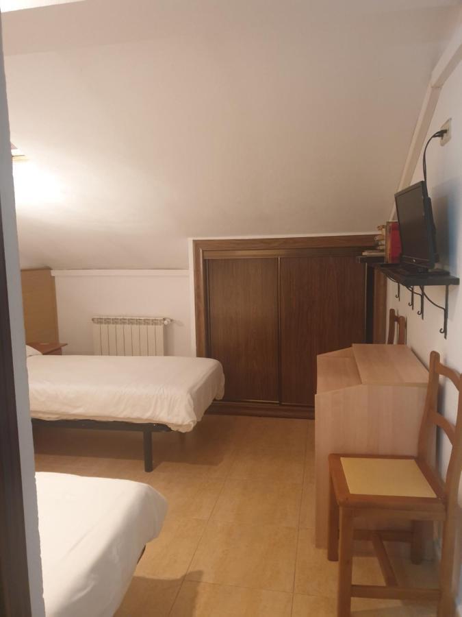 Hostal El Descanso มาดริด ภายนอก รูปภาพ