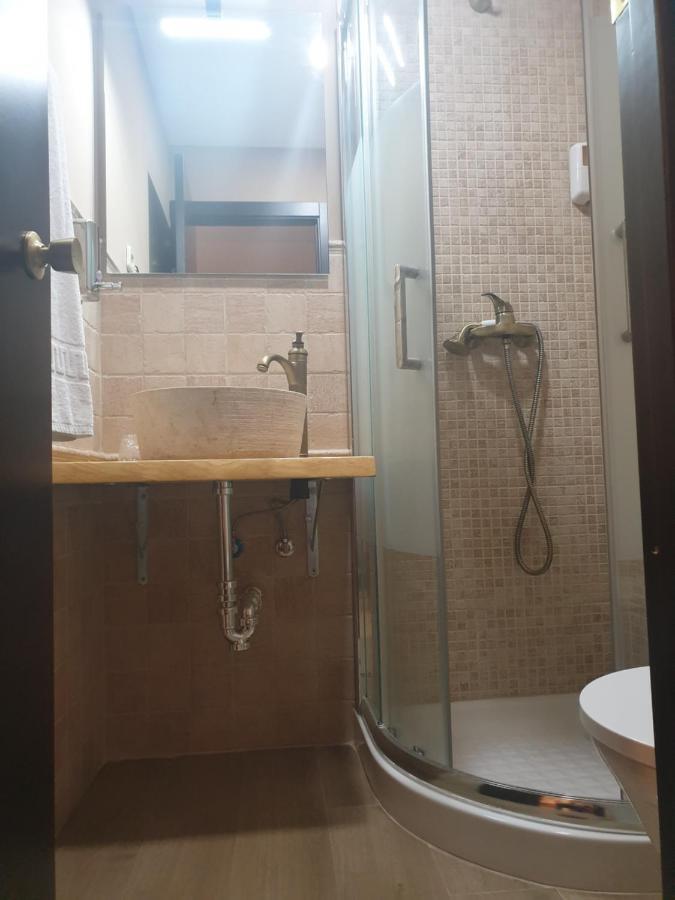 Hostal El Descanso มาดริด ภายนอก รูปภาพ